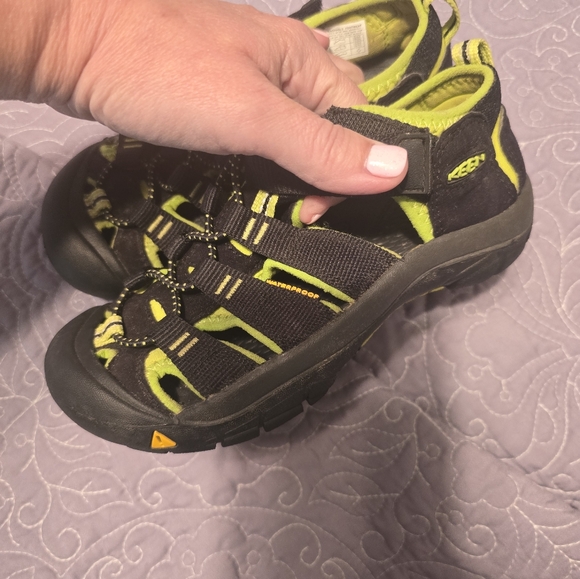 Keen Size 1 Kids Sandals - Picture 3 of 7